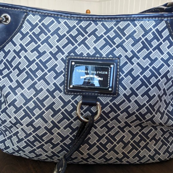 Tommy Hilfiger bag - Picture 2 of 5